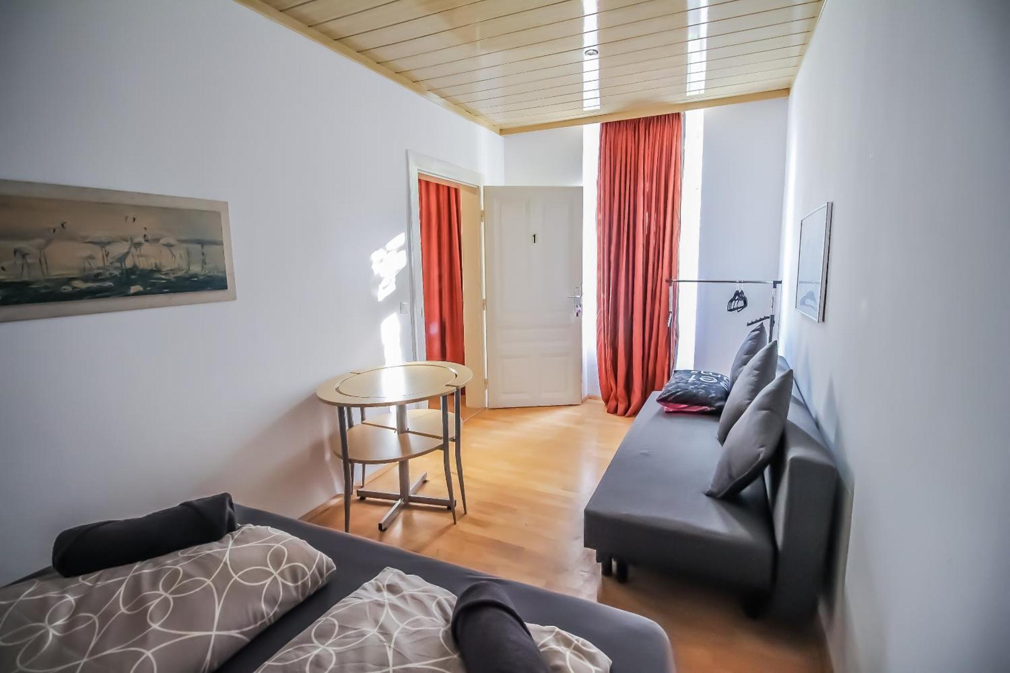 H Superior Triple Room Pr Вена Экстерьер фото